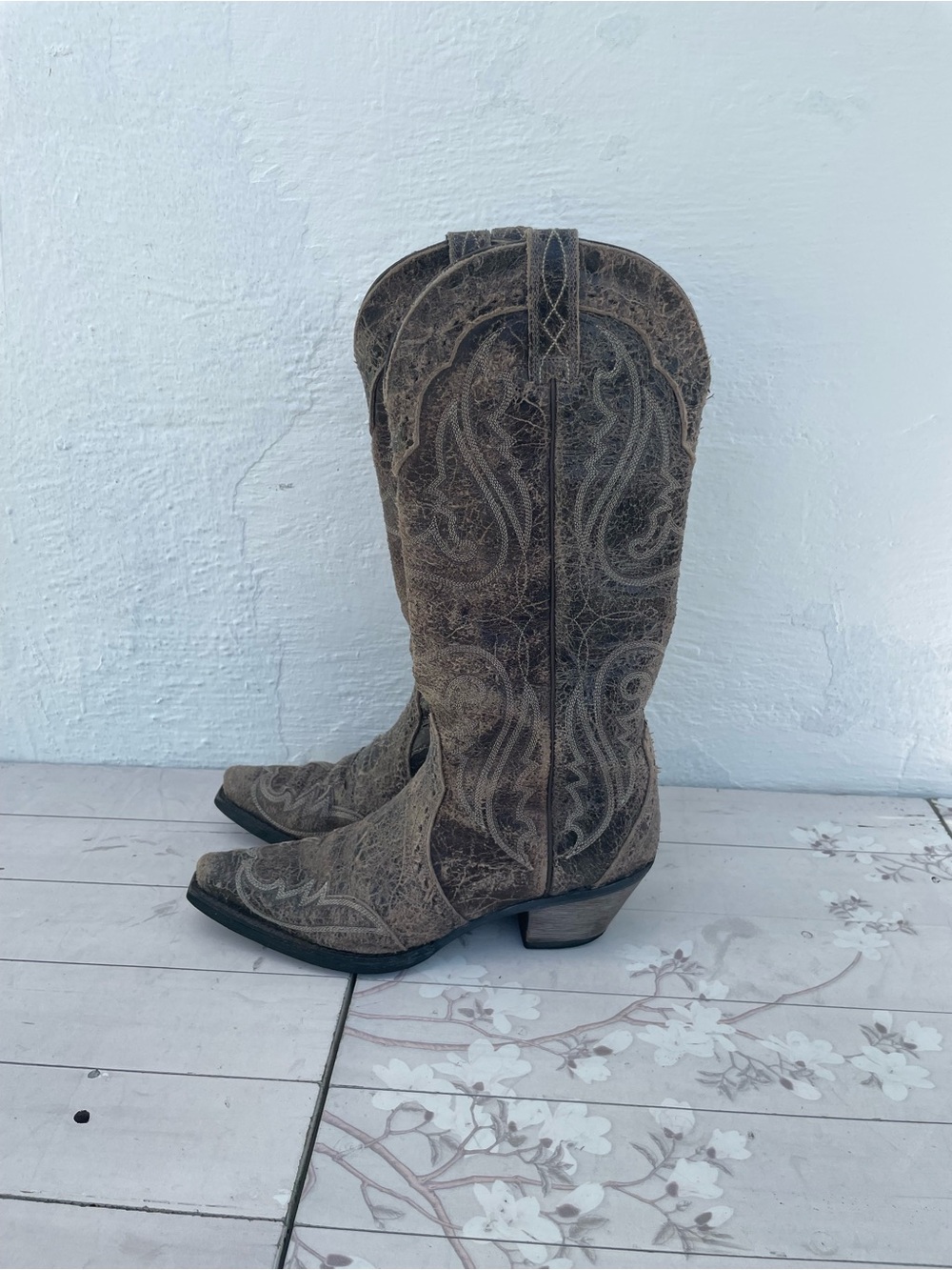 Ariat Distressed Brown Embroidered Cowboy Boots